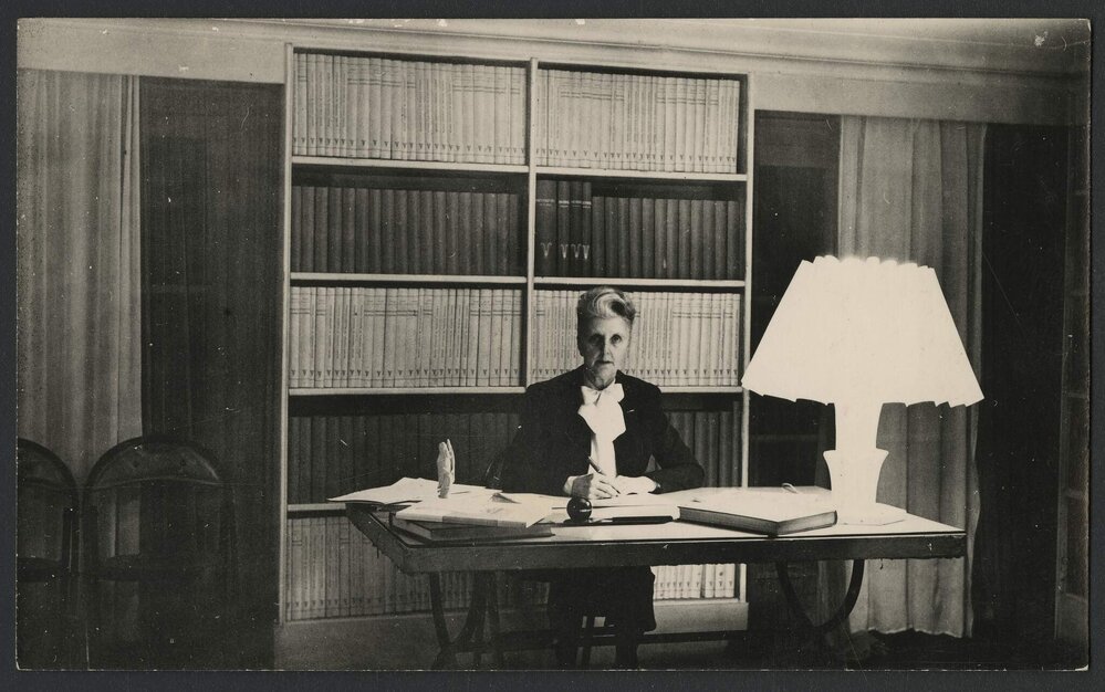 Louise Hanson-Dyer  at Rue de Grenelle