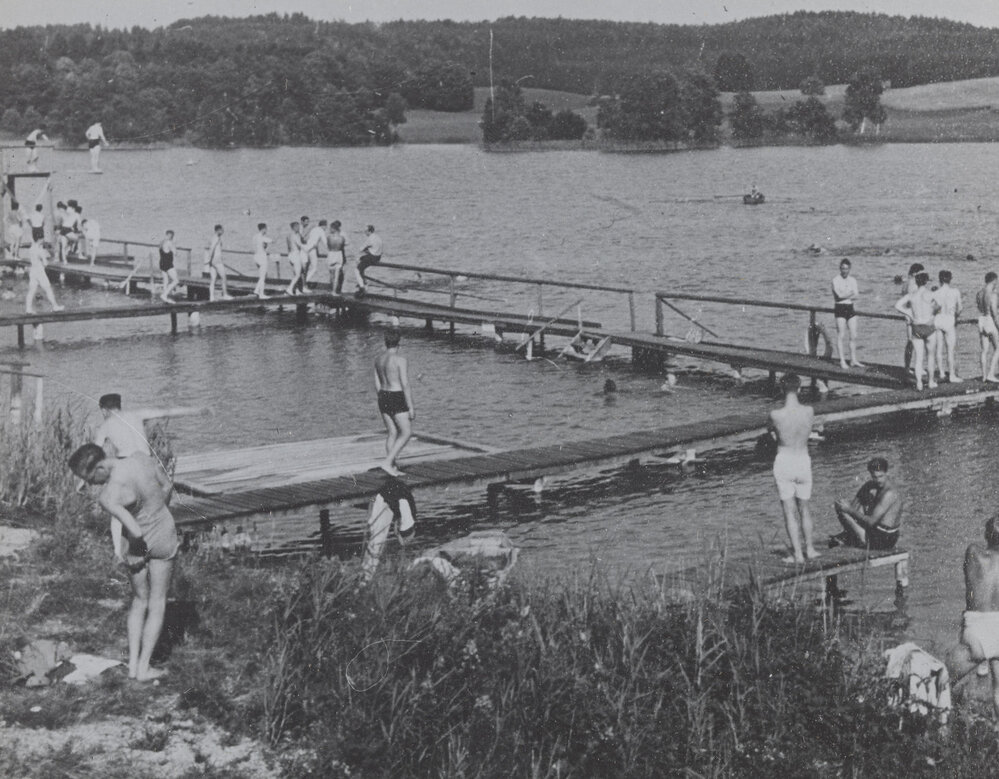 Unidentified prisoners of war camp: Group of men swimming &amp; diving