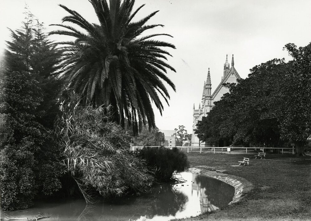 Old Wilson Hall and Lake, University of Melbourne, 4 April 1931