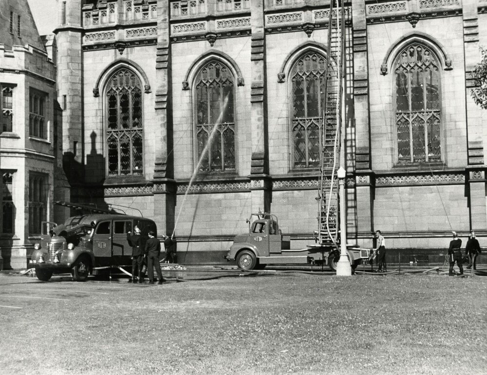 Old Wilson Hall fire, University of Melbourne, 25 January 1952.