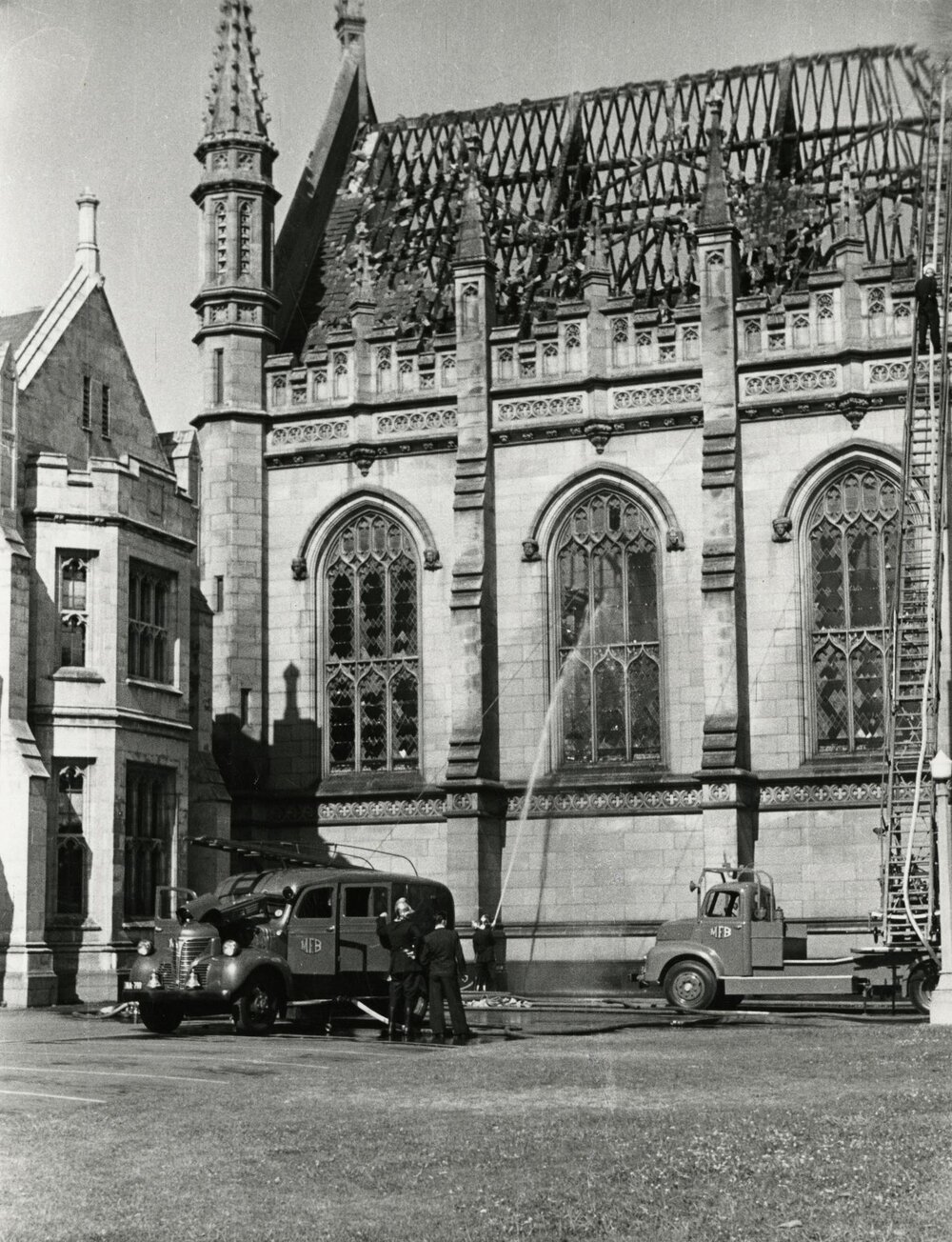 Old Wilson Hall fire, University of Melbourne, 25 January 1952.