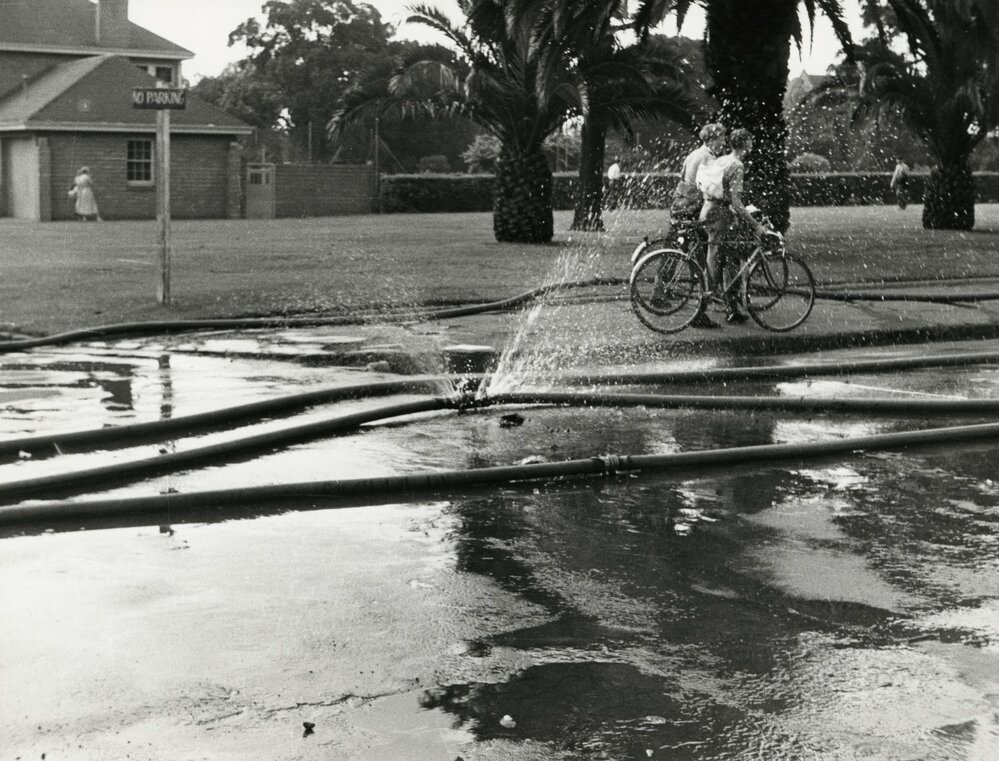 Old Wilson Hall fire, University of Melbourne, 25 January 1952.