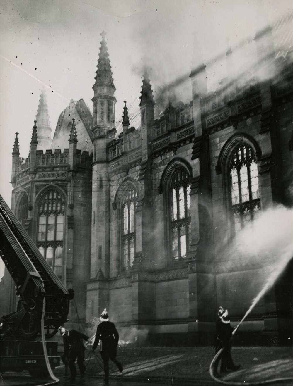 Old Wilson Hall fire, University of Melbourne, 25 January 1952.