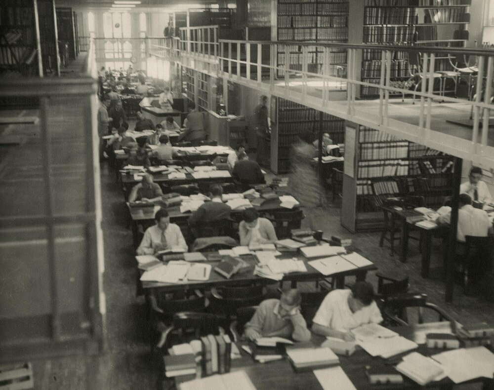 Overcrowded conditions at the Old Library, University of Melbourne, 1958.