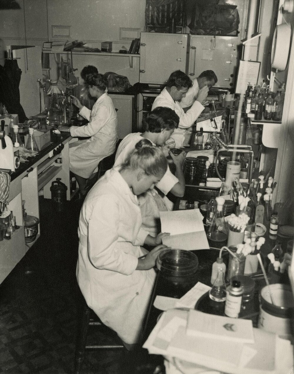 Overcrowded conditions in science laboratory, University of Melbourne, 1958.
