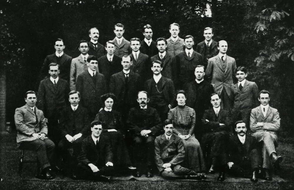 Research Students, Cavendish Laboratory, Cambridge, 1909.