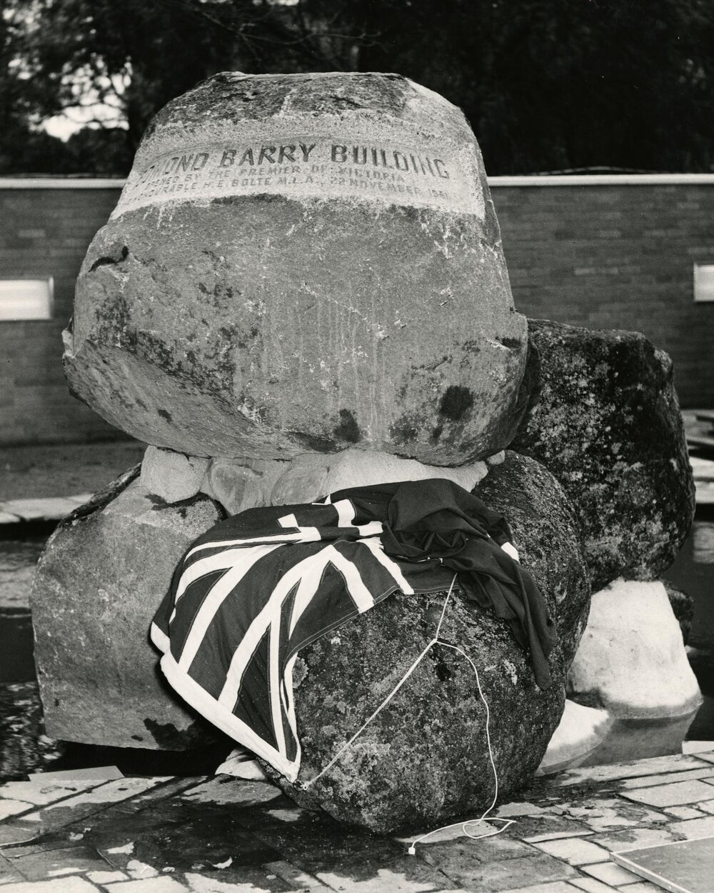 Unveiling of stone inscriptions at opening of Redmond Barry building, University of Melbourne, 22 November 1961.