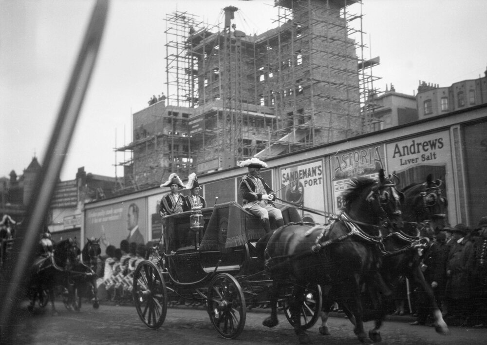 View in London, England, of the visit of an unidentified president