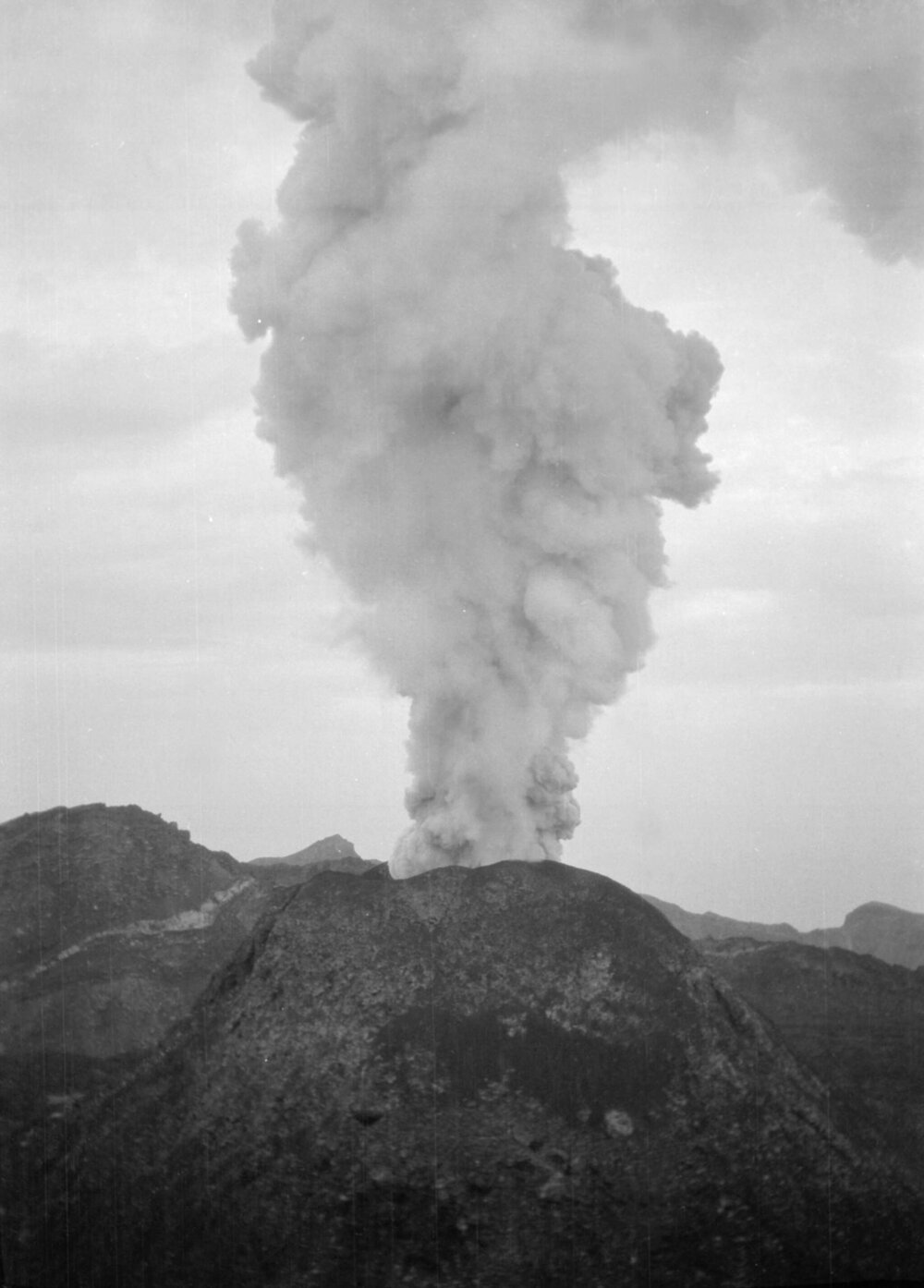 A view of an active volcano in Italy - probably Mount Vesuvius