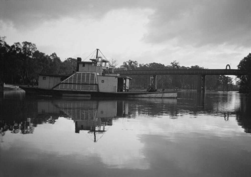The bridge across the Murray River at Echuca (Northern Victoria]
