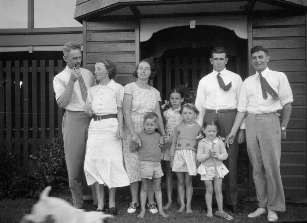 'Bungadell' Southport.  Bill Fleming, Mrs Fleming, Pen Lahey, Gavin Lahey, Eliz Lahey, Helen Lahey, Felicity Lahey, Tim Lahey, C.E.H.  January 1936
