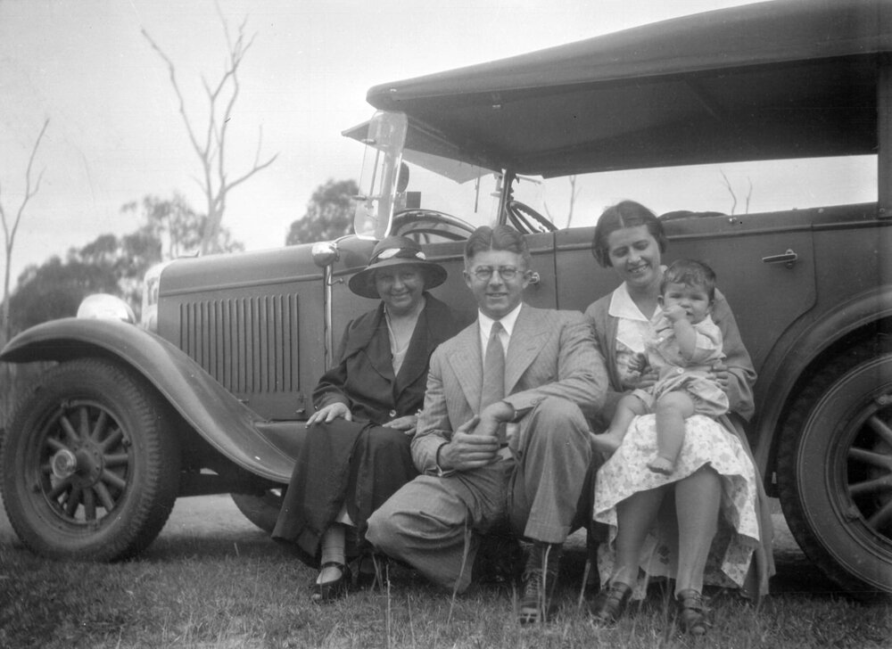 'Ipswich Q. Mrs Coppoch [or Coppock] (Snr), Henry Coppoch [or Coppock] , Mrs Coppoch [or Coppock] , ? Coppoch [or Coppock] .  January 1936
