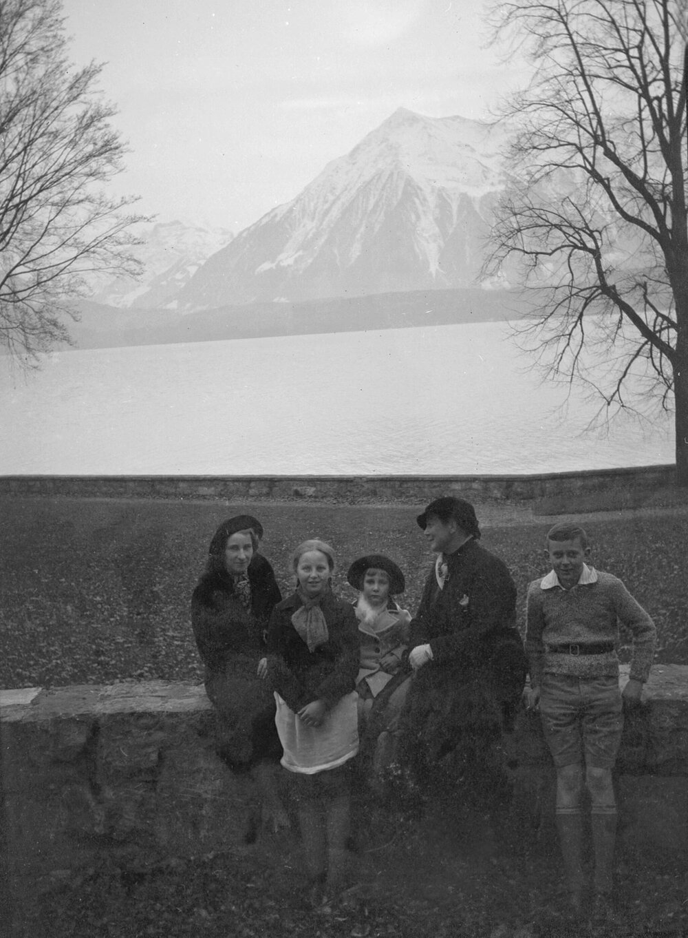 An unidentified group of women and children