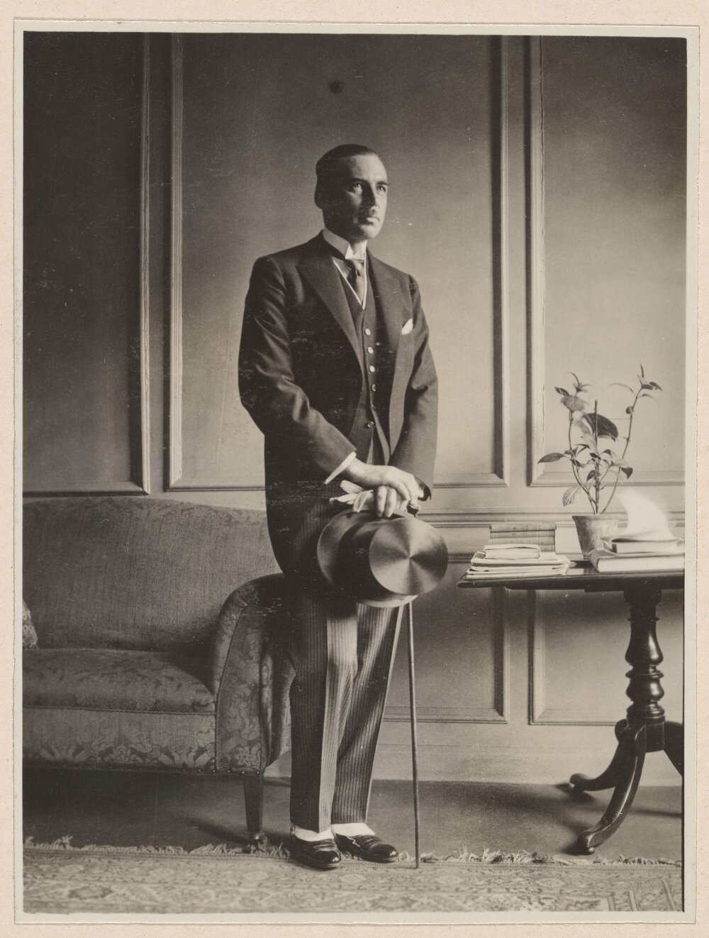 [Russell Grimwade] 21, 6 Grays Inn Square London WC