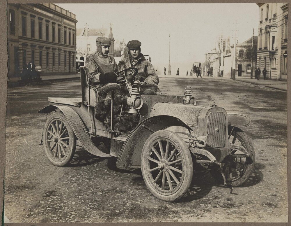 Arrival in Melbourne after 1100 miles of road [mud?]!!