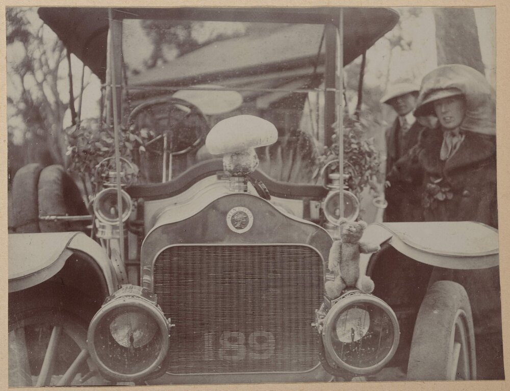 [Mabel Grimwade and Tarrant motor car,] Tasmania