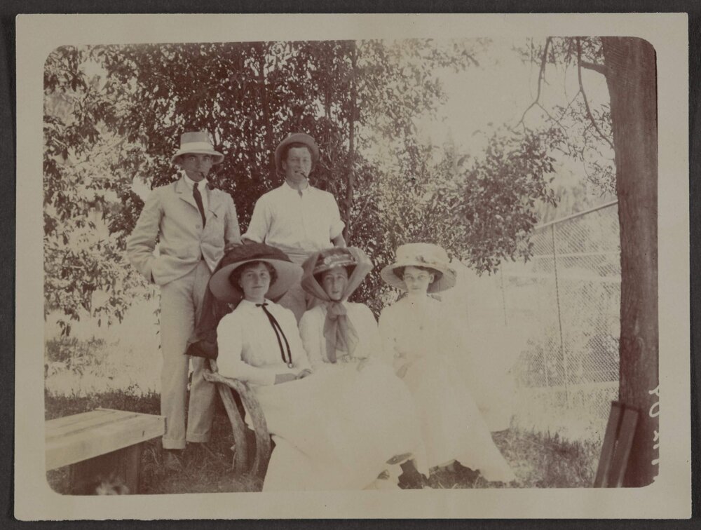 [Group photo, men and women]