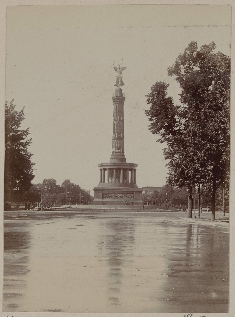 Monument of Victory in Thiergarten