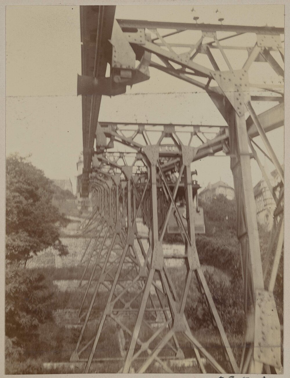 Suspended monorailway at Loschwitz