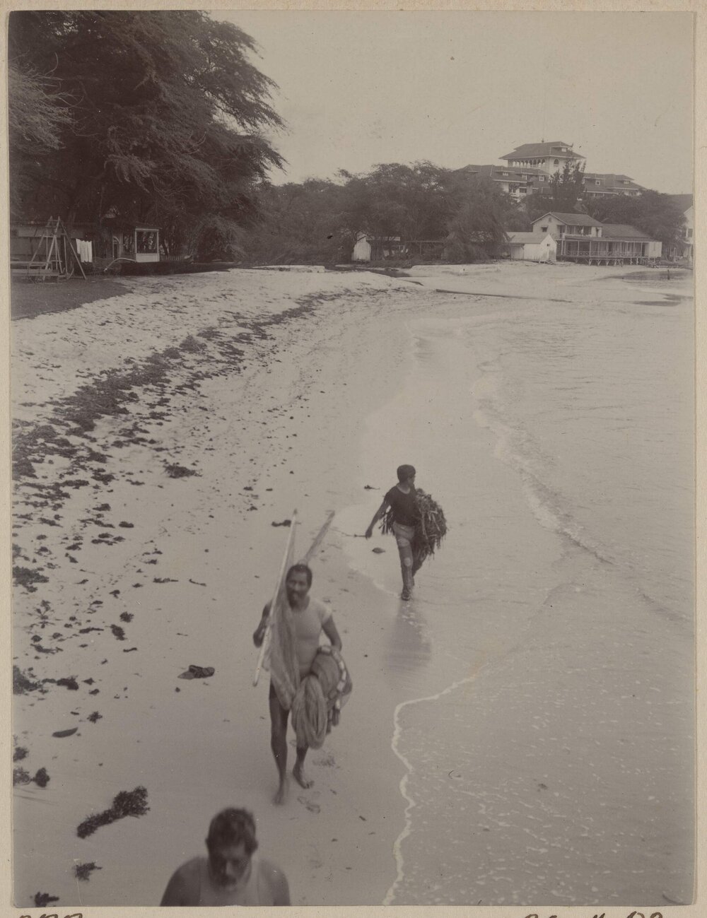 Kanaka fishermen on Waikiki Beach