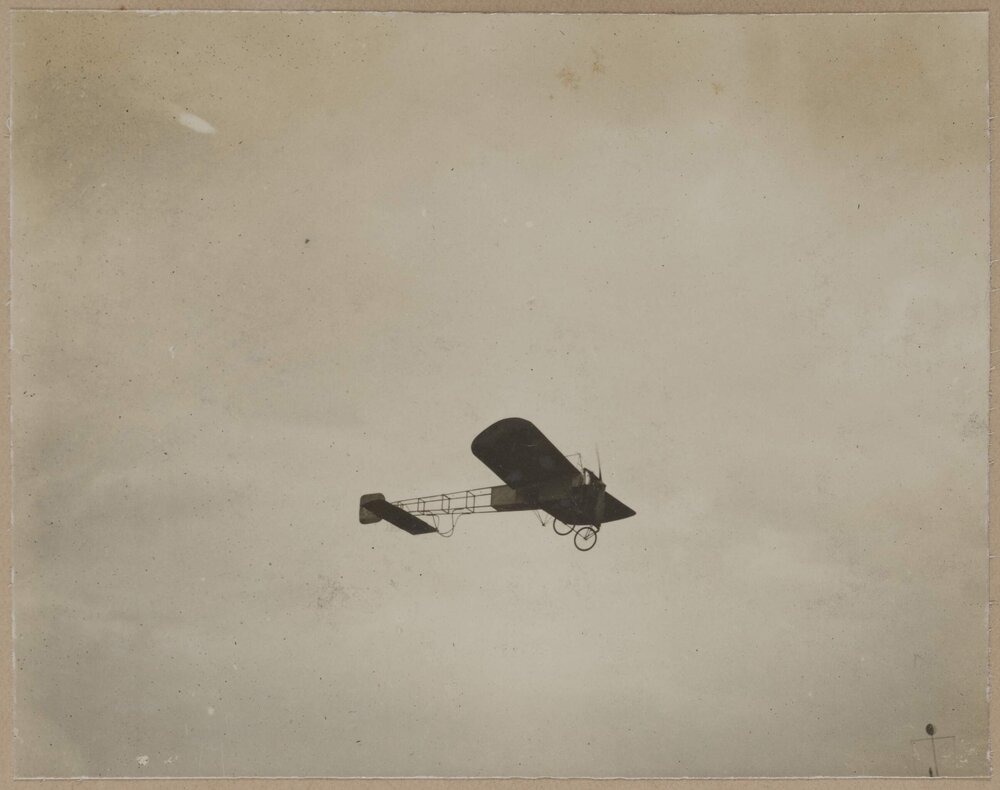 Hendon [England, airplane]