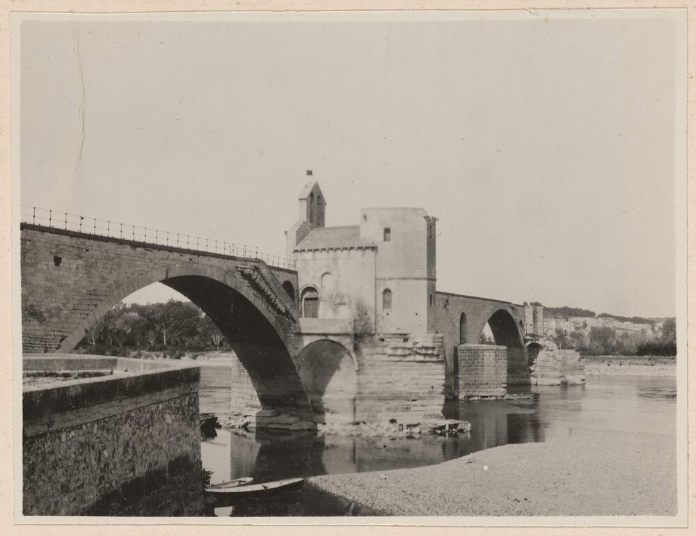 Le pont d'Avignon and the Chapel of St Benezet