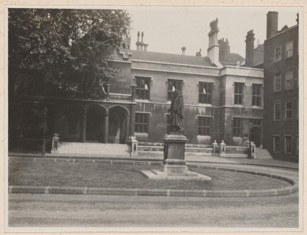 [South Square - Gray's Inn Square]