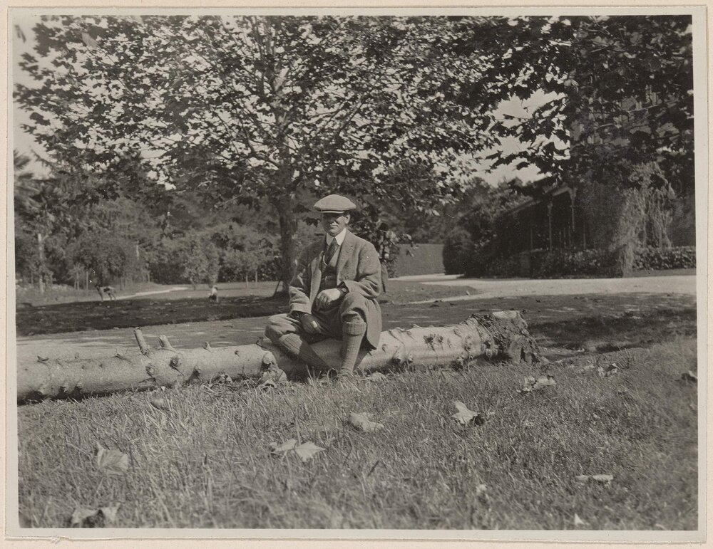 [Man in the graden of Trawalla, 22 Lascelles Avenue, Toorak]