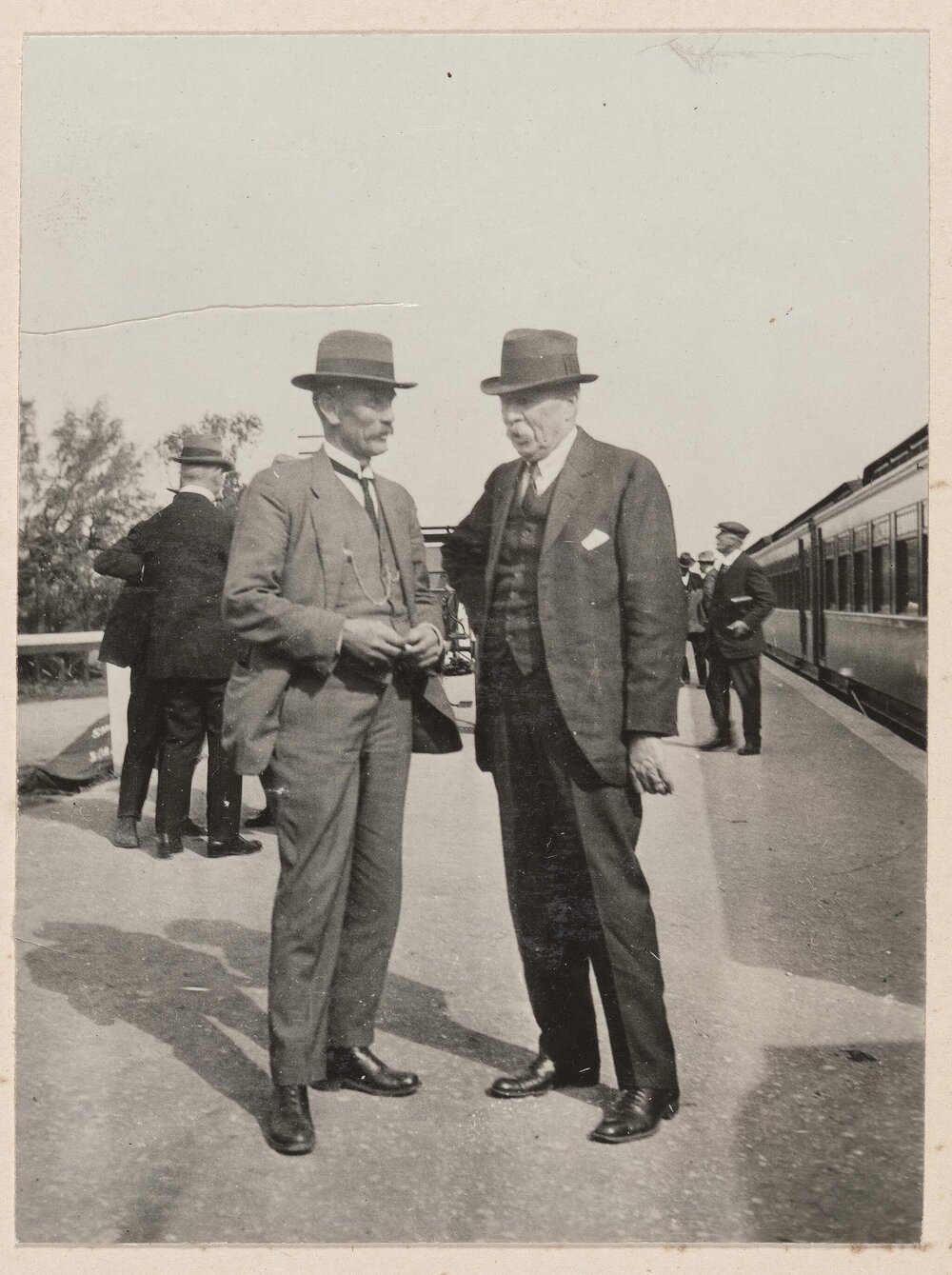 Reso Train at Mildura- W.B. Chaffey on right