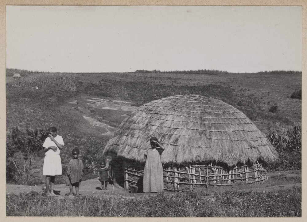 [Zulu hut, the Valley of a Thousand Hills near Durban]