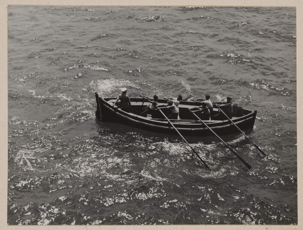 [Rowboat for ship Halle]