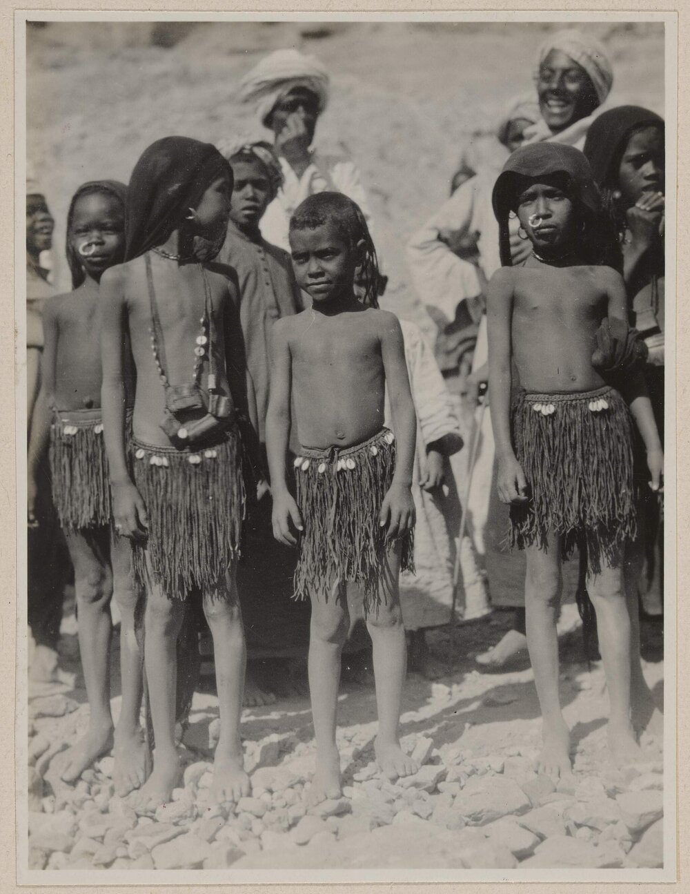 [Nubian children at Dendur]