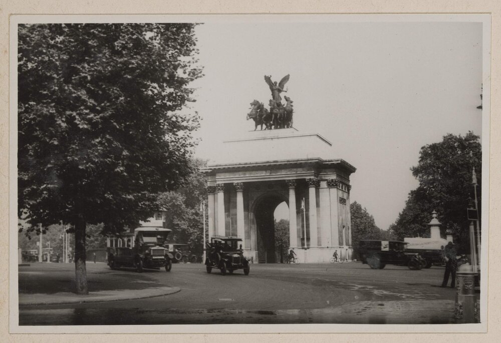 [Wellington Arch - London, England]