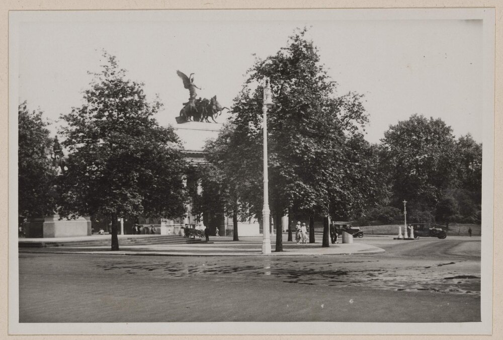 [Wellington Arch - London, England]