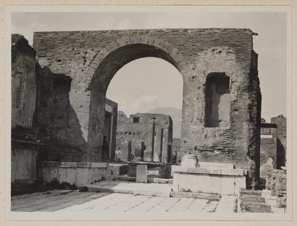 Pompeii [Arch]
