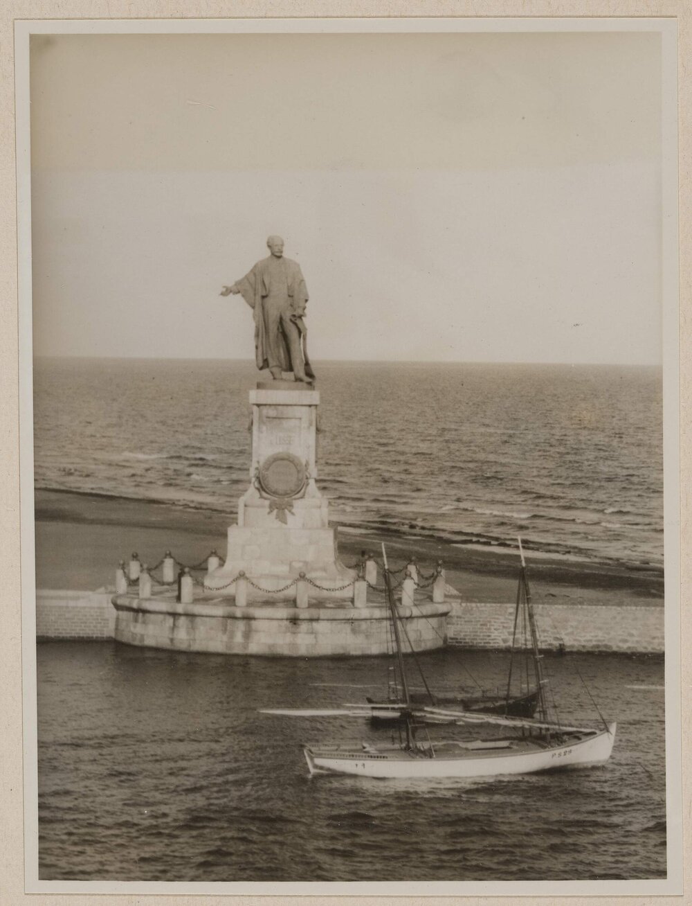 [De Lesseps Statue,] Port Said