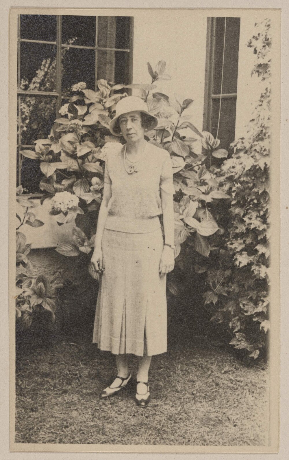 [Mabel posed in front of Hydrangea, Miegunyah]