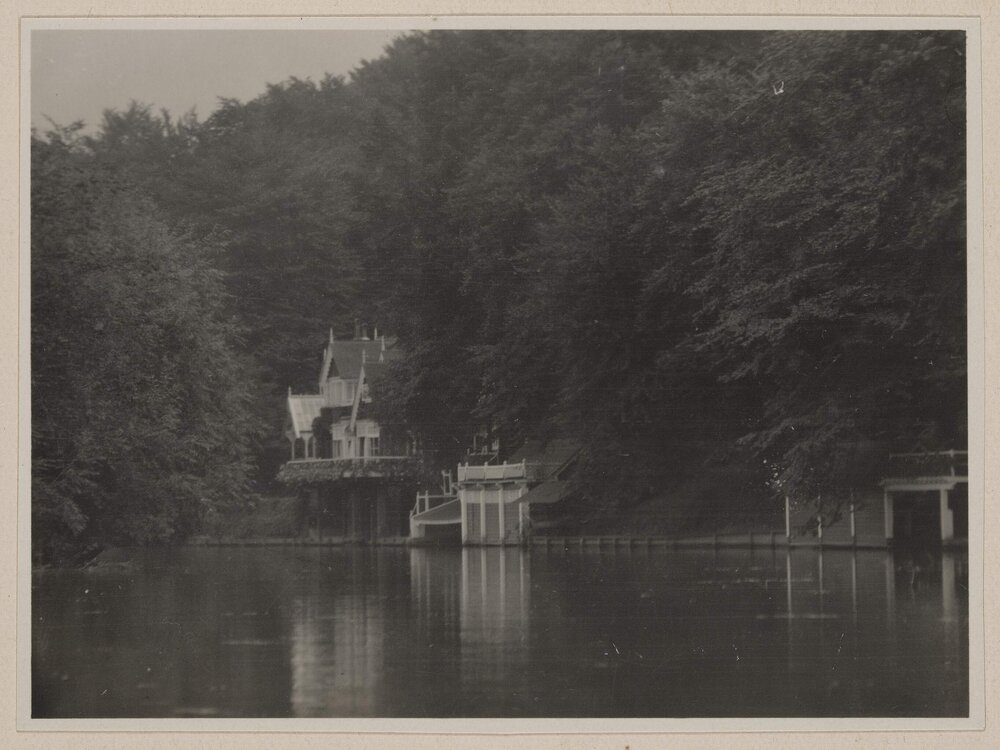 The Islands [Estate] Cookham
