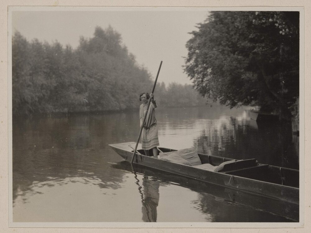 [Woman punting on the Thames, Cookham]