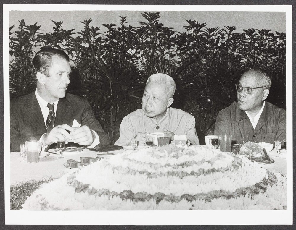 [Malcolm Fraser with unknown people during a visit to China]