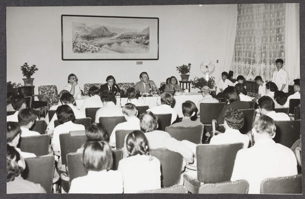 [Malcolm Fraser and others at a press conference in China]