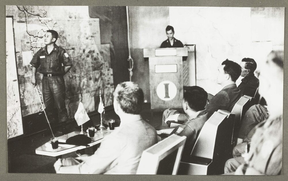 [Unknown people during Malcolm Fraser's visit to Vietnam]