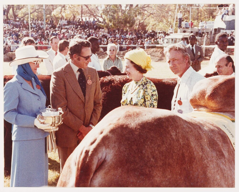 [Queen Elizabeth II and others at a CHOGM meeting in Lagos, Nigeria]