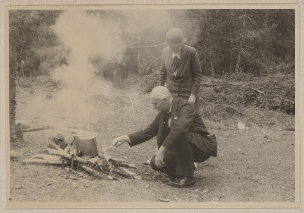 [Poet Laureate  John Masefield tending camp fire] Cumberland Valley, [Victoria, Australia]