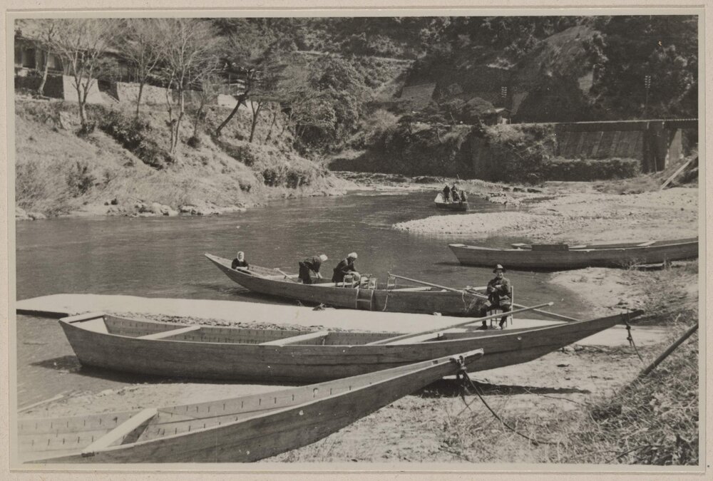 [Fishing style boats on] the Hozu river, [Kyoto, Japan]