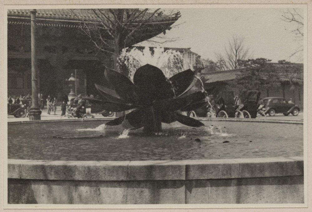 [Lotus design water fountain,] Tokyo [Japan]