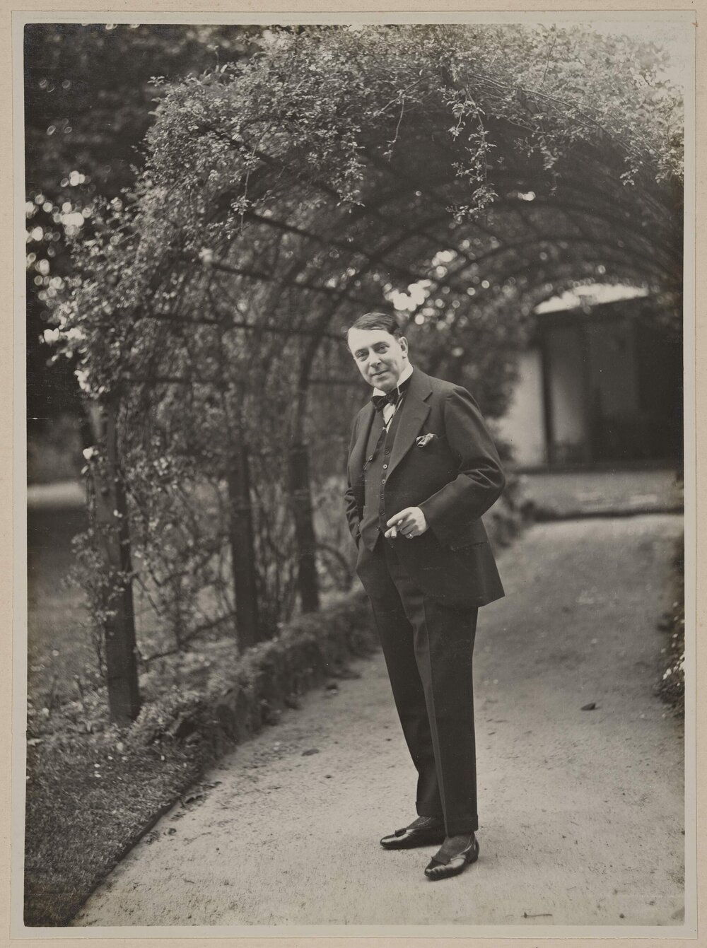 [Under the arbour] Miegunyah