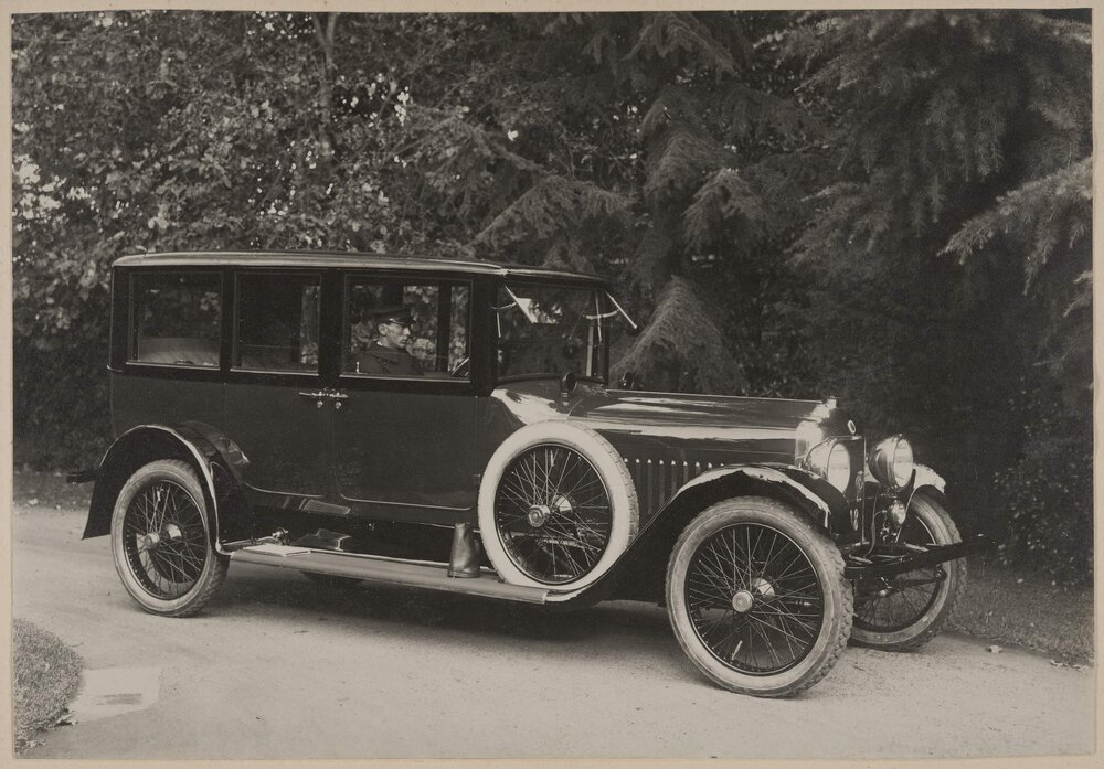 [Closed coach motor car] Miegunyah