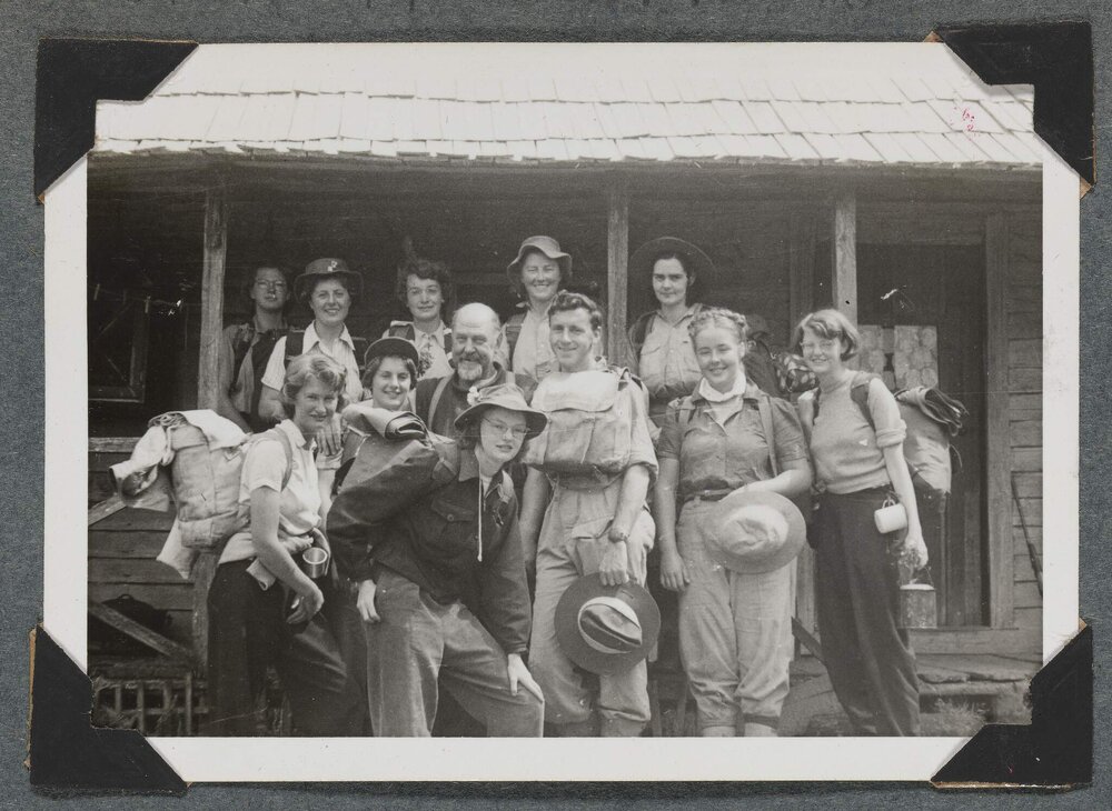 [Ernie Bond's homestead - group photograph]