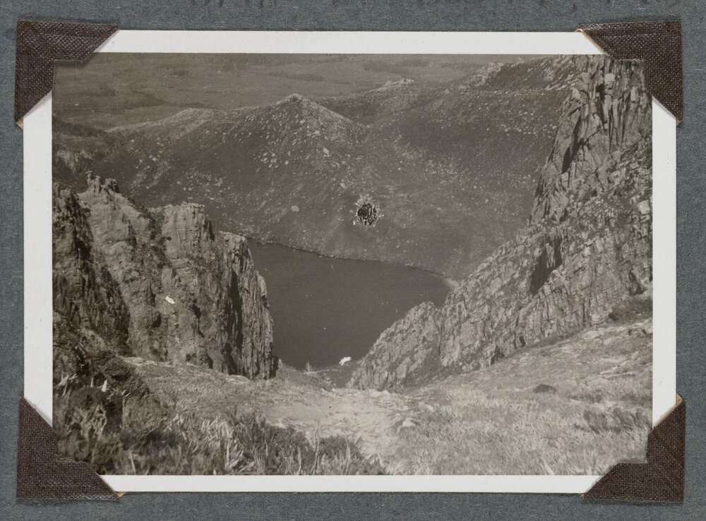 [Mountaineering Club - gorge and lake]